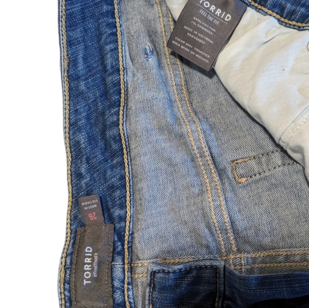 Torrid Denim Blue Distressed Women Shorts Size 26 - Picture 5 of 6